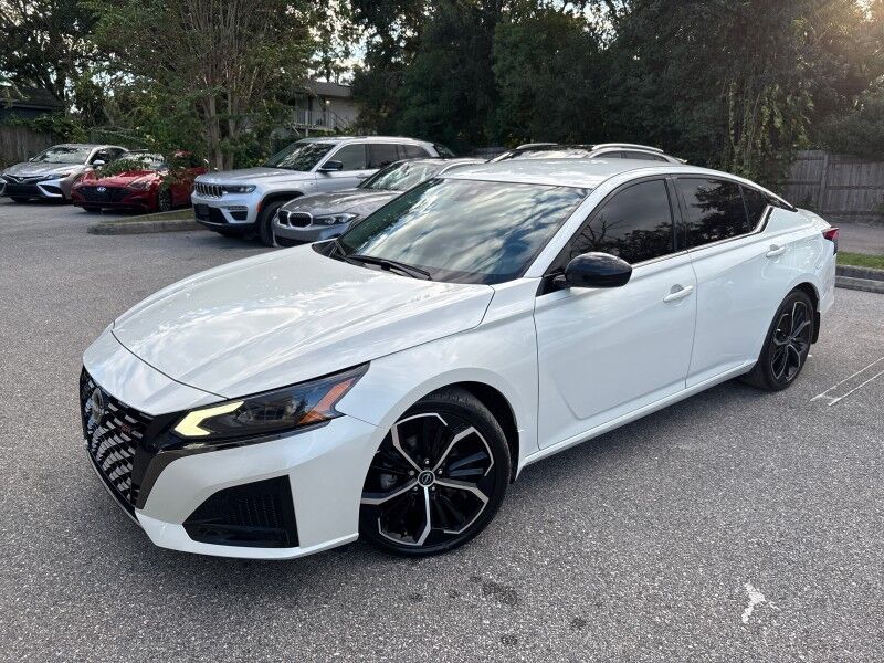 2023 Nissan Altima 2.5 SR photo 2