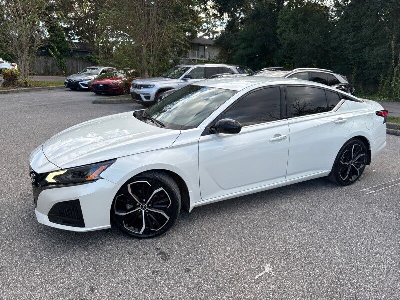 2023 Nissan Altima 2.5 SR photo 3