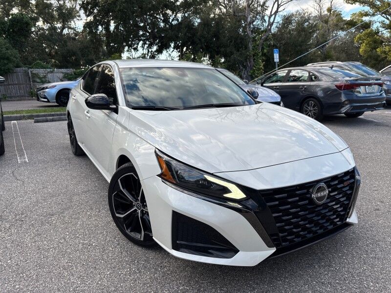 2023 Nissan Altima 2.5 SR photo 4