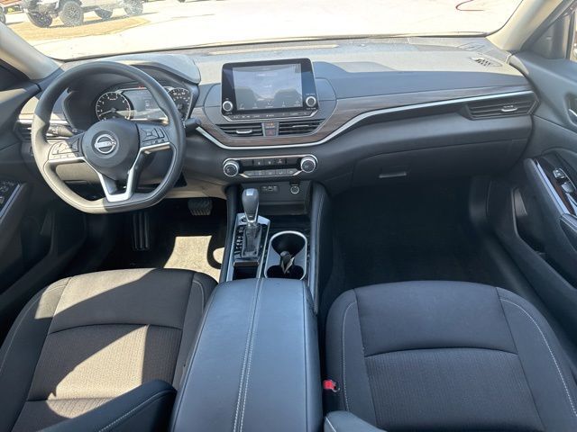 2023 Nissan Altima 2.5 SV Random Lake WI