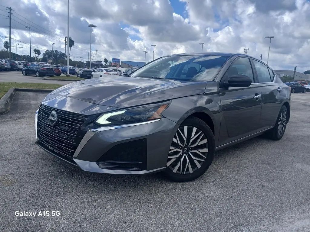 2023 Nissan Altima 2.5 SV Sedan 4D
