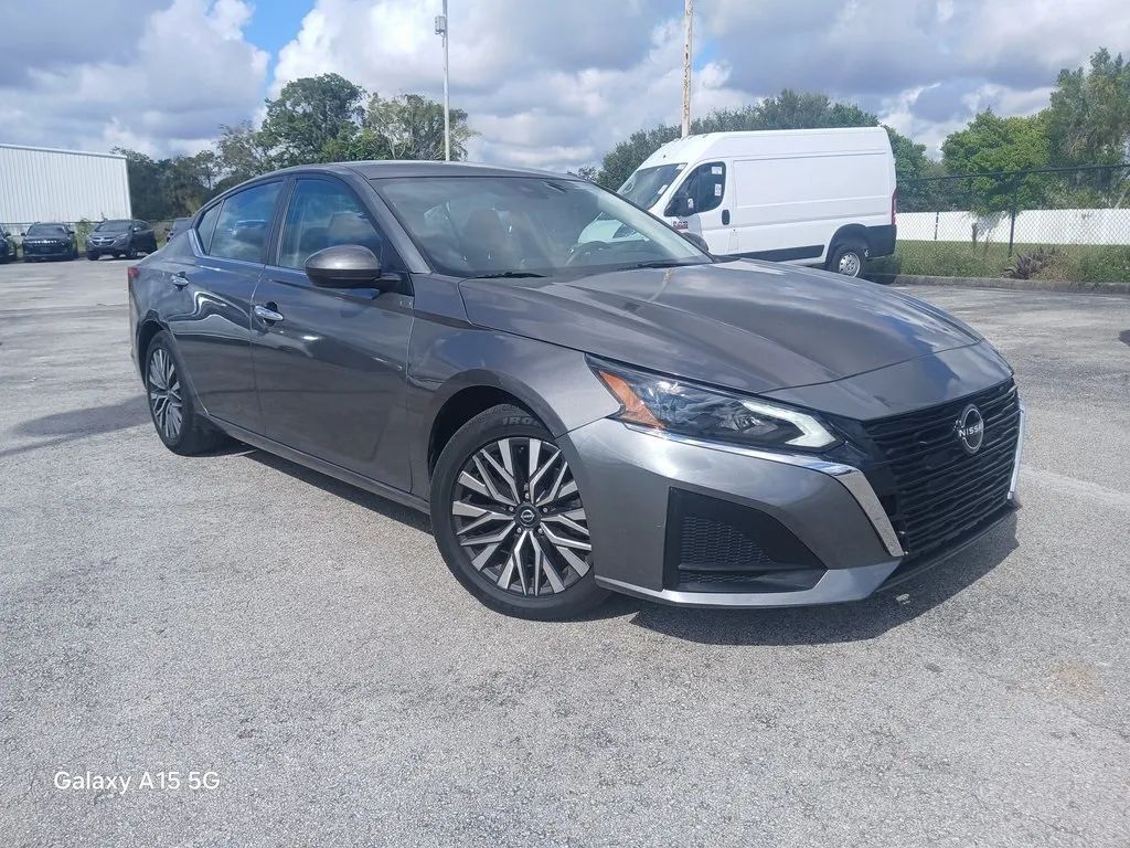 2023 Nissan Altima 2.5 SV Sedan 4D
