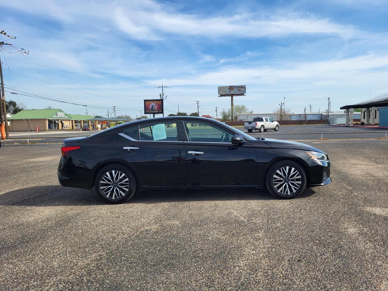 2023 Nissan Altima 2.5 SV Sedan