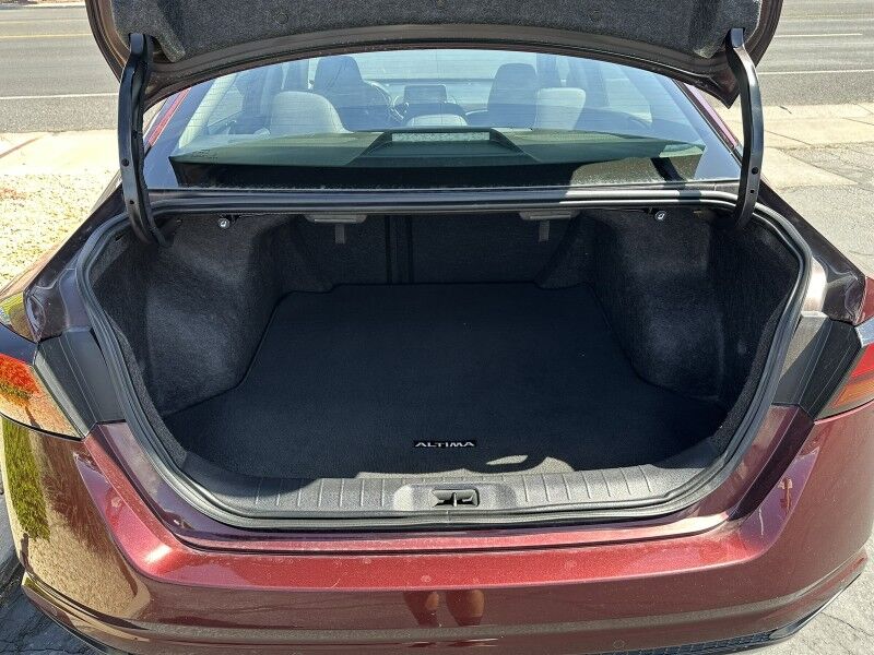 2023 Nissan Altima 2.5 SV photo 12
