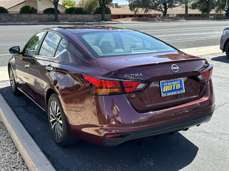 2023 Nissan Altima 2.5 SV photo 5
