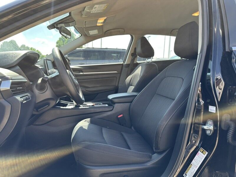 2023 Nissan Altima 2.5 SV photo 9