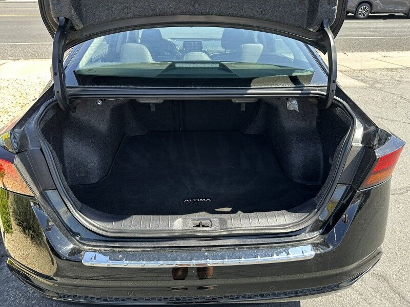2023 Nissan Altima 2.5 SV photo 12
