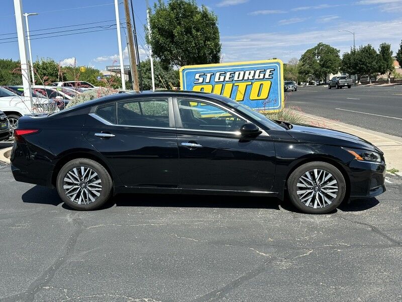 2023 Nissan Altima 2.5 SV photo 2