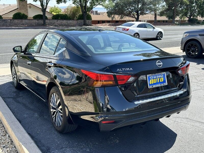 2023 Nissan Altima 2.5 SV photo 5