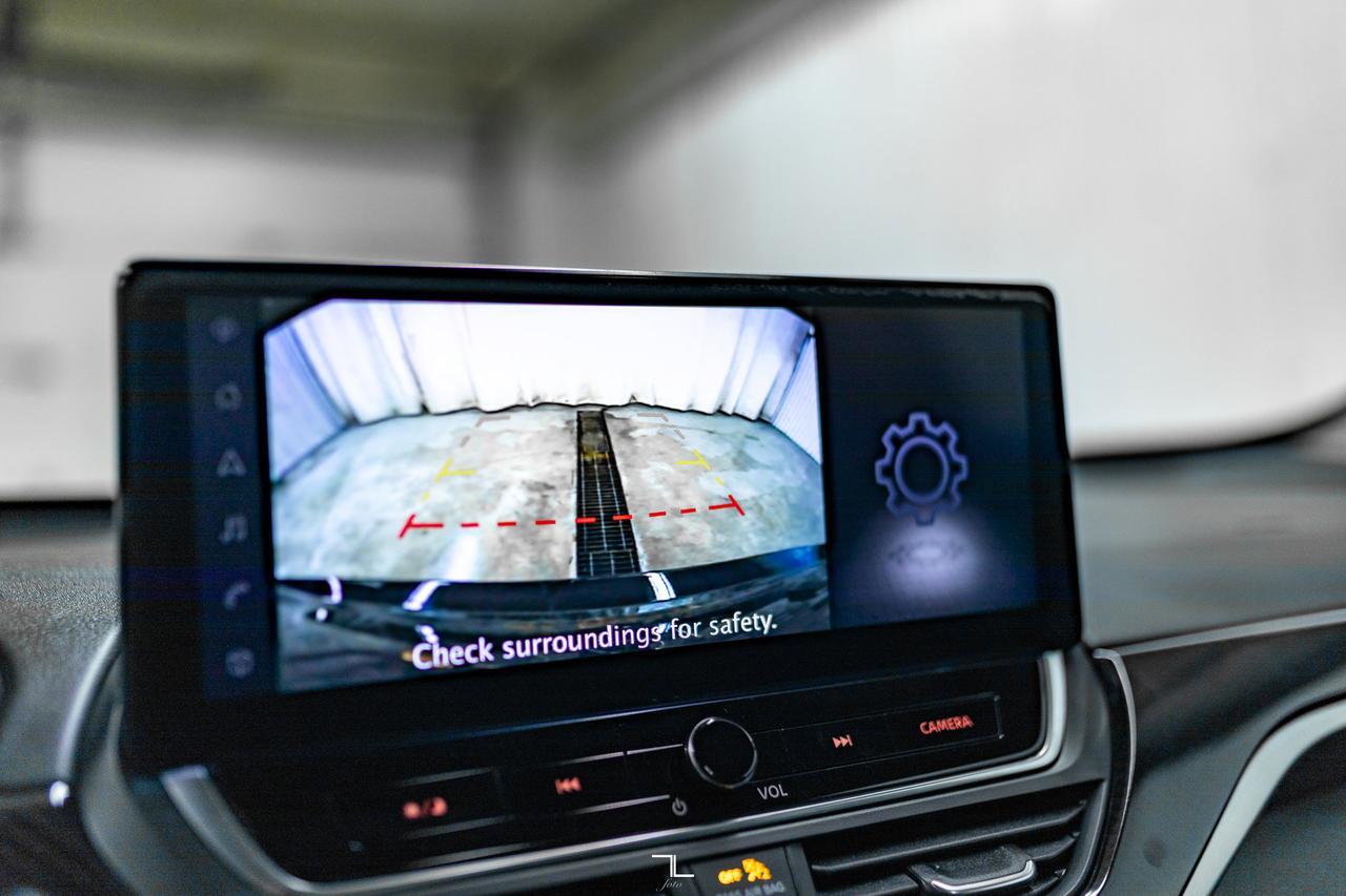 2023 Nissan Altima AWD SR Leather Roof BCam Red Deer AB