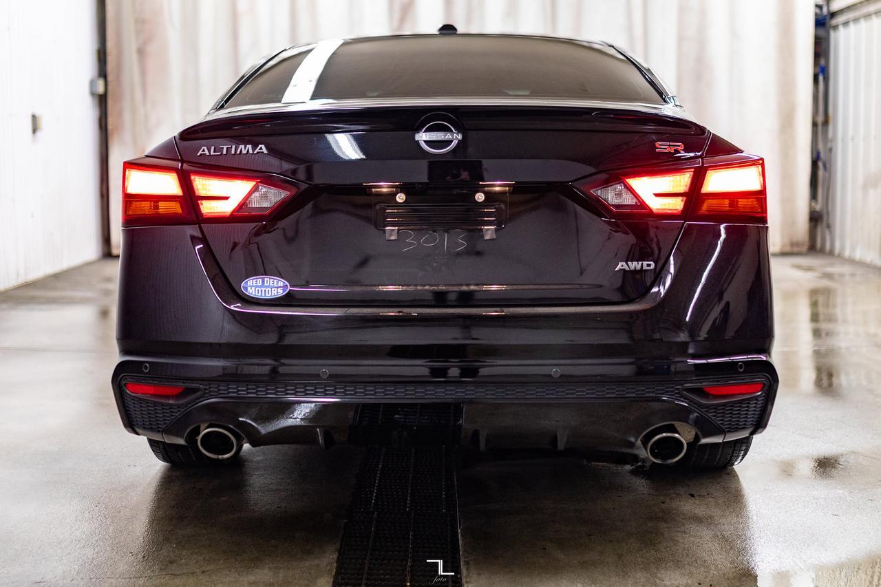 2023 Nissan Altima AWD SR Leather Roof BCam Red Deer AB