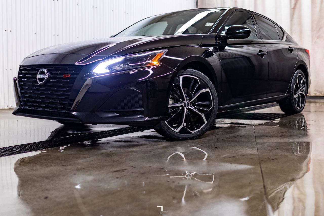 2023 Nissan Altima AWD SR Leather Roof BCam Red Deer AB