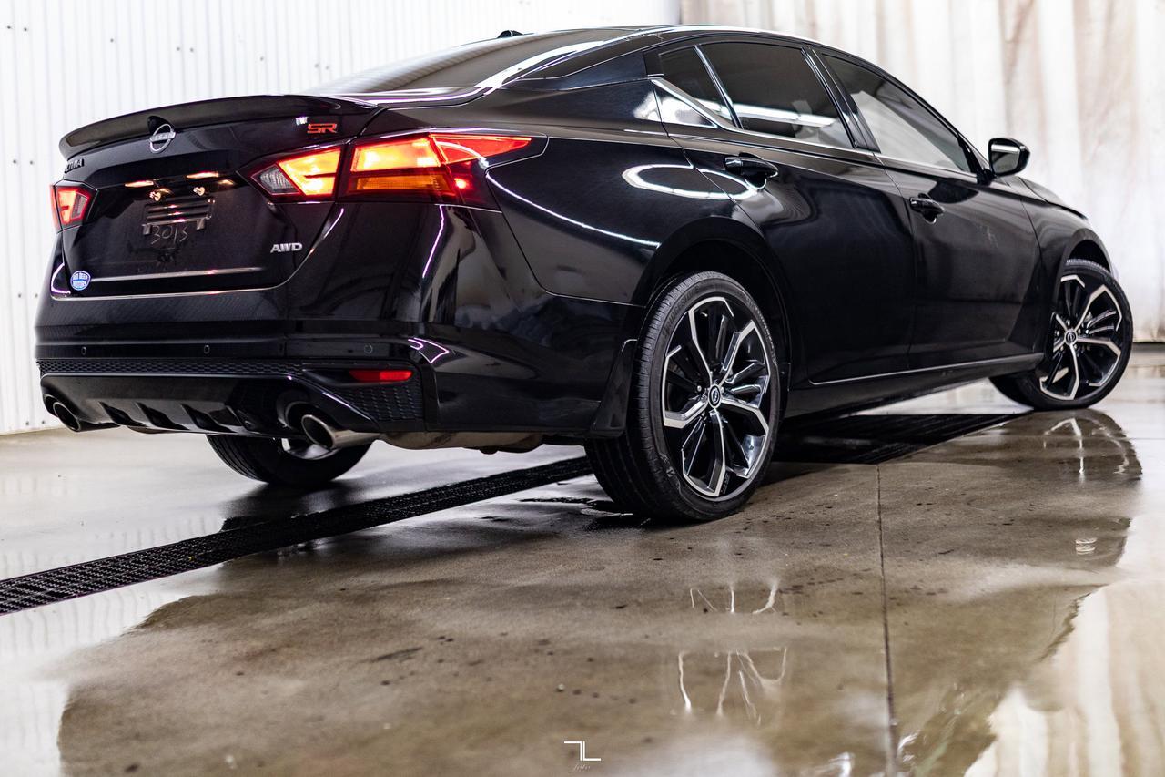 2023 Nissan Altima AWD SR Leather Roof BCam Red Deer AB