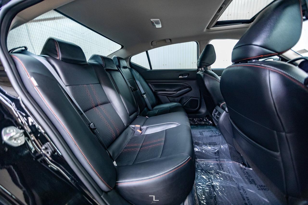 2023 Nissan Altima AWD SR Leather Roof BCam Red Deer AB
