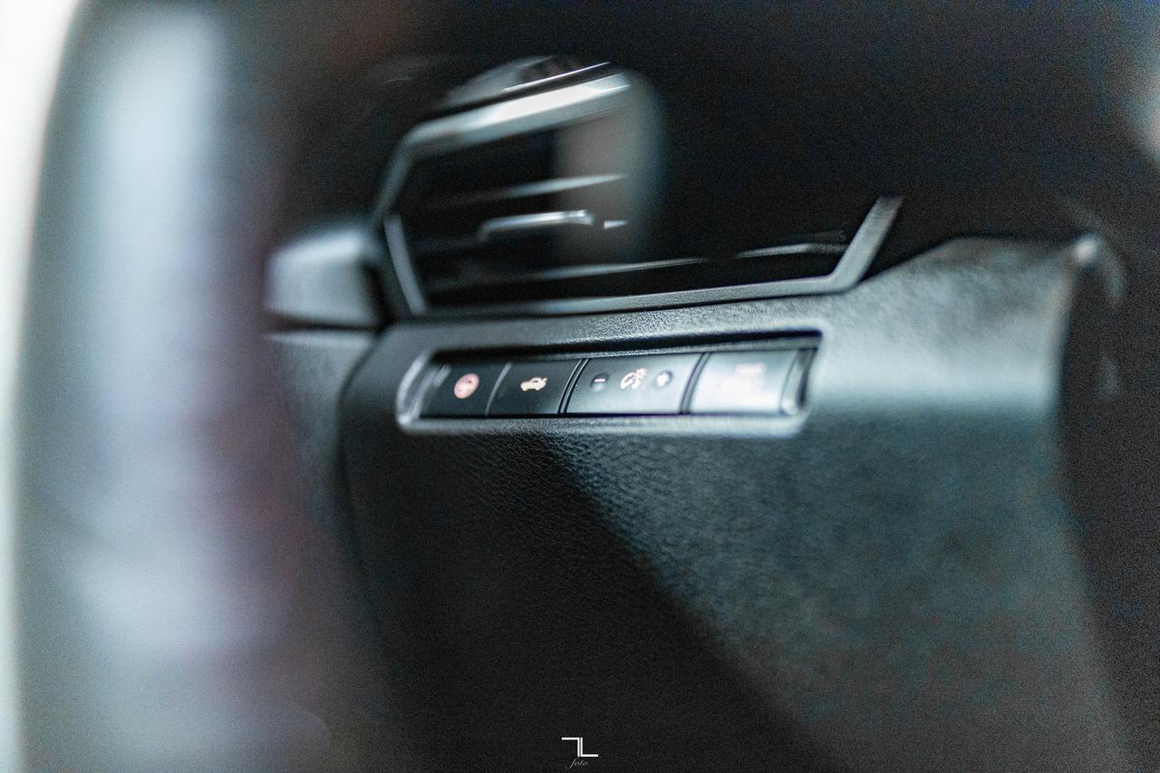 2023 Nissan Altima AWD SR Leather Roof BCam Red Deer AB