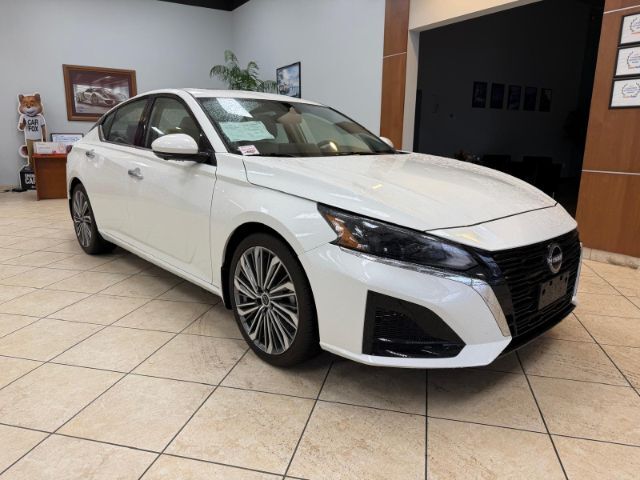 2023 Nissan Altima SL FWD