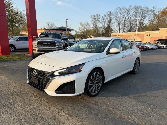 2023 Nissan Altima SL FWD
