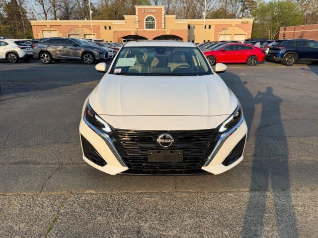 2023 Nissan Altima SL FWD