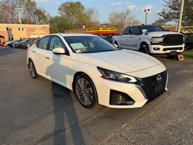 2023 Nissan Altima SL FWD