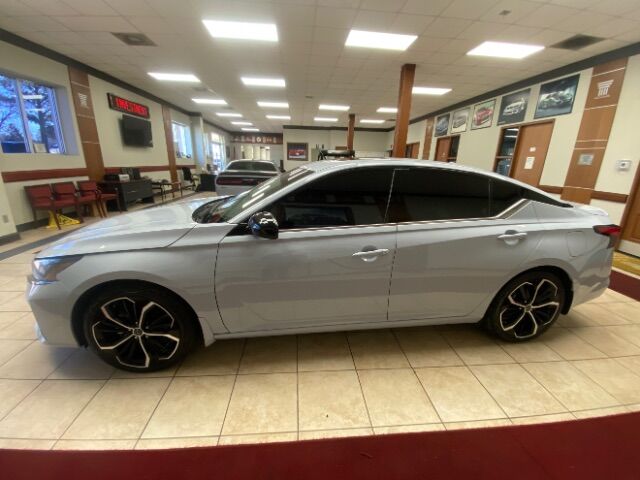 2023 Nissan Altima SR FWD