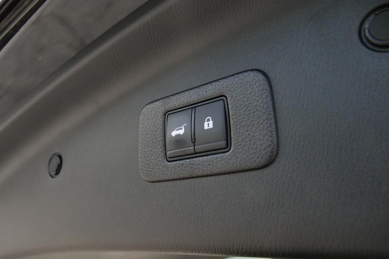 2023 Nissan Armada Platinum / Captain's Chairs / Rear Entertainment! Lincolnton NC