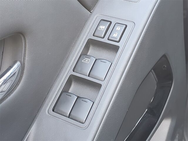2023 Nissan Frontier SV  TX