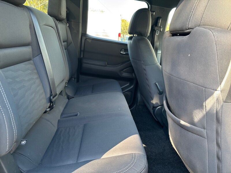 2023 Nissan Frontier SV Crew Cab V6 w/TECH & MIDNIGHT PKG. Seffner FL