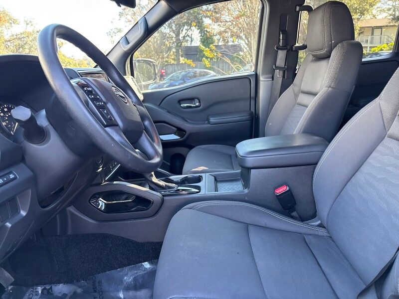 2023 Nissan Frontier SV Crew Cab V6 w/TECH & MIDNIGHT PKG. Seffner FL