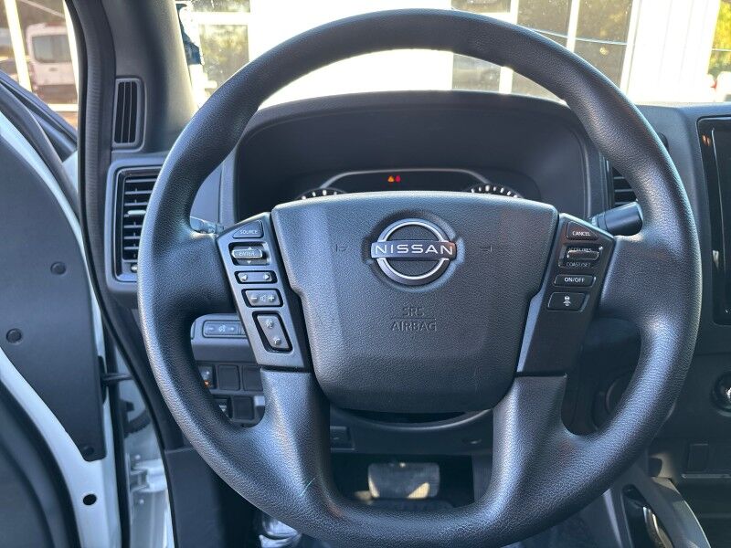 2023 Nissan Frontier SV Crew Cab V6 w/TECH & MIDNIGHT PKG. Seffner FL