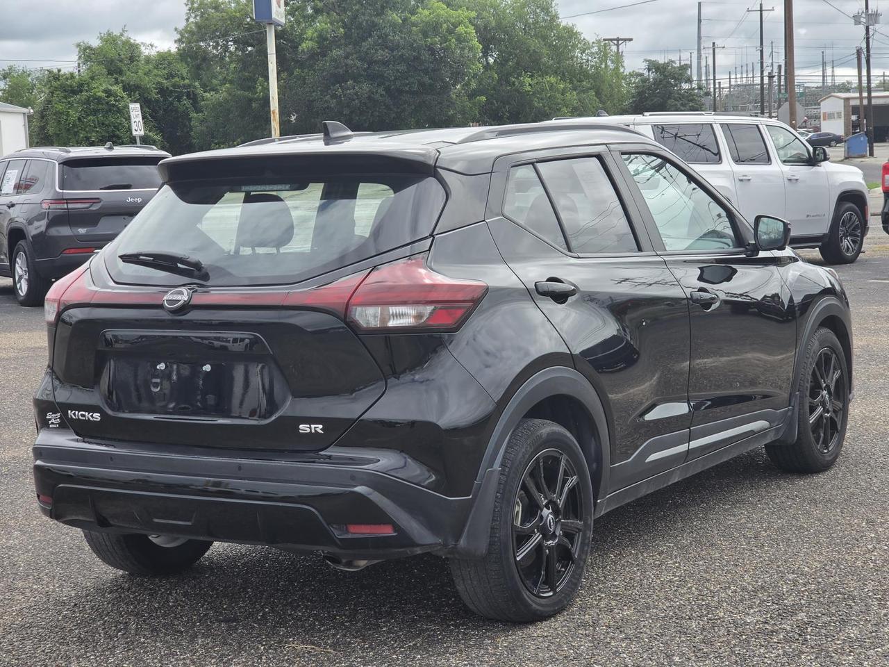 2023 Nissan Kicks SR FWD