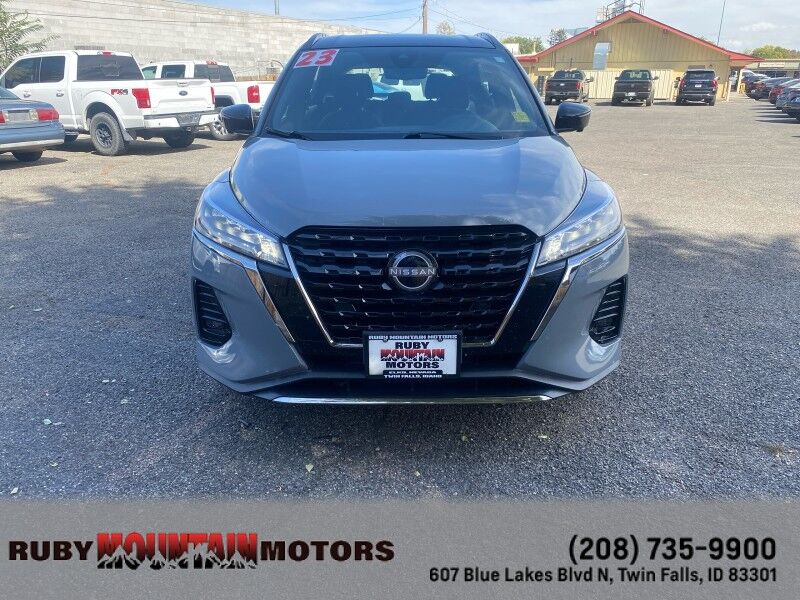 2023 Nissan Kicks SR