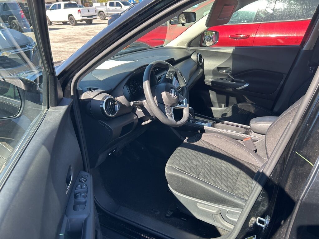 2023 Nissan Kicks SV Akron