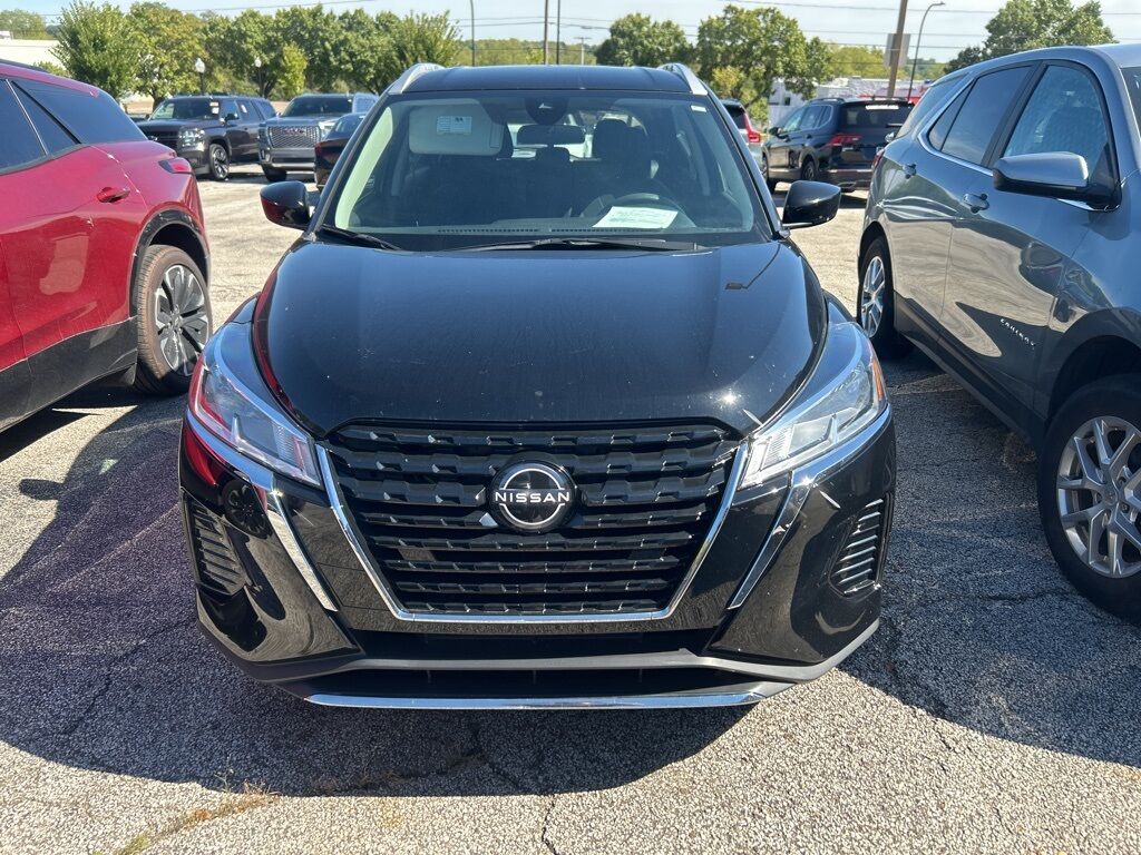 2023 Nissan Kicks SV Akron