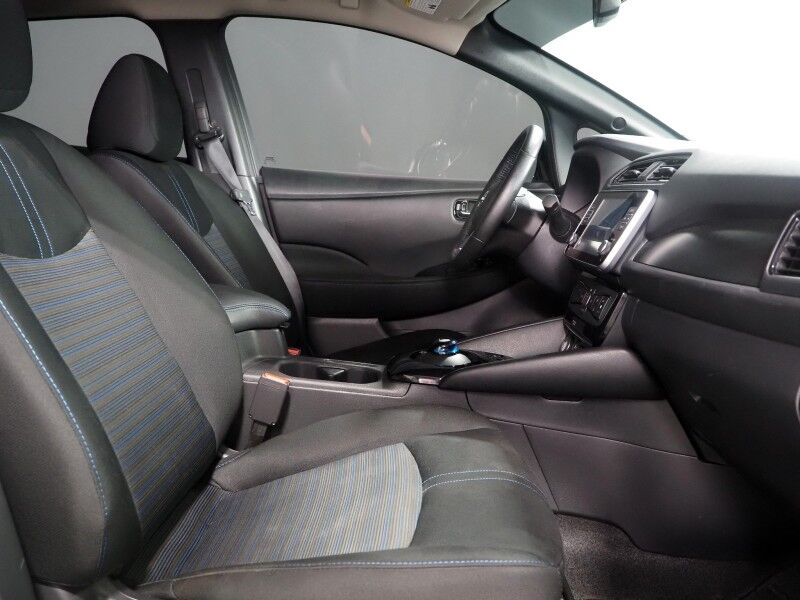 2023 Nissan LEAF SV PLUS *PROPILOT ASSIST, NAVIGATION, 360 VIEW CAMERAS, SAFETY ALERTS, ADAPTIVE CRUISE, HEATED SEATS/STEERING WHEEL, QUICK CHARGE, BLACK ALLOY WHEELS, APPLE CARPLAY Round Rock TX