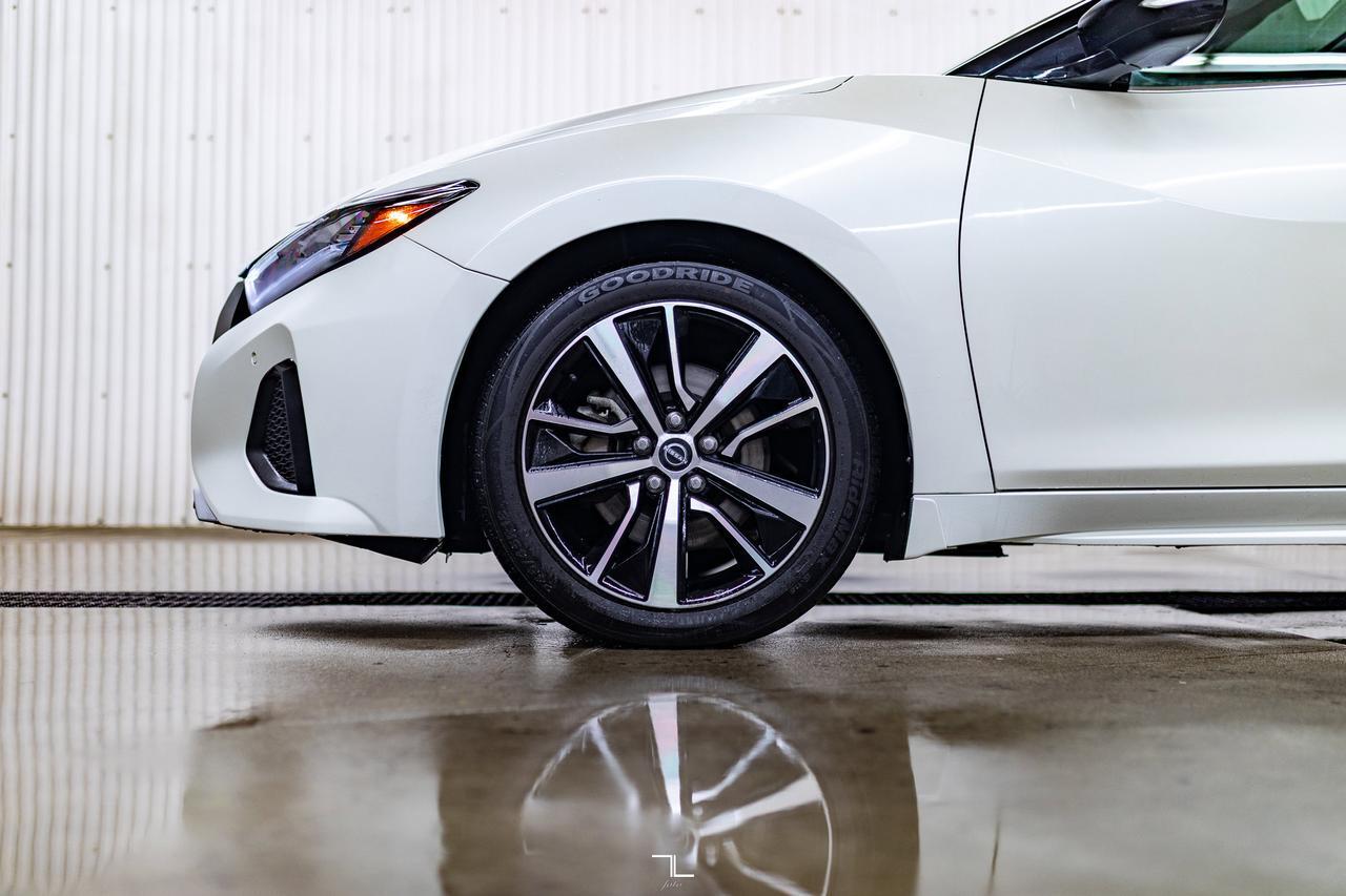 2023 Nissan Maxima SL Leather Roof Nav BCam Red Deer AB