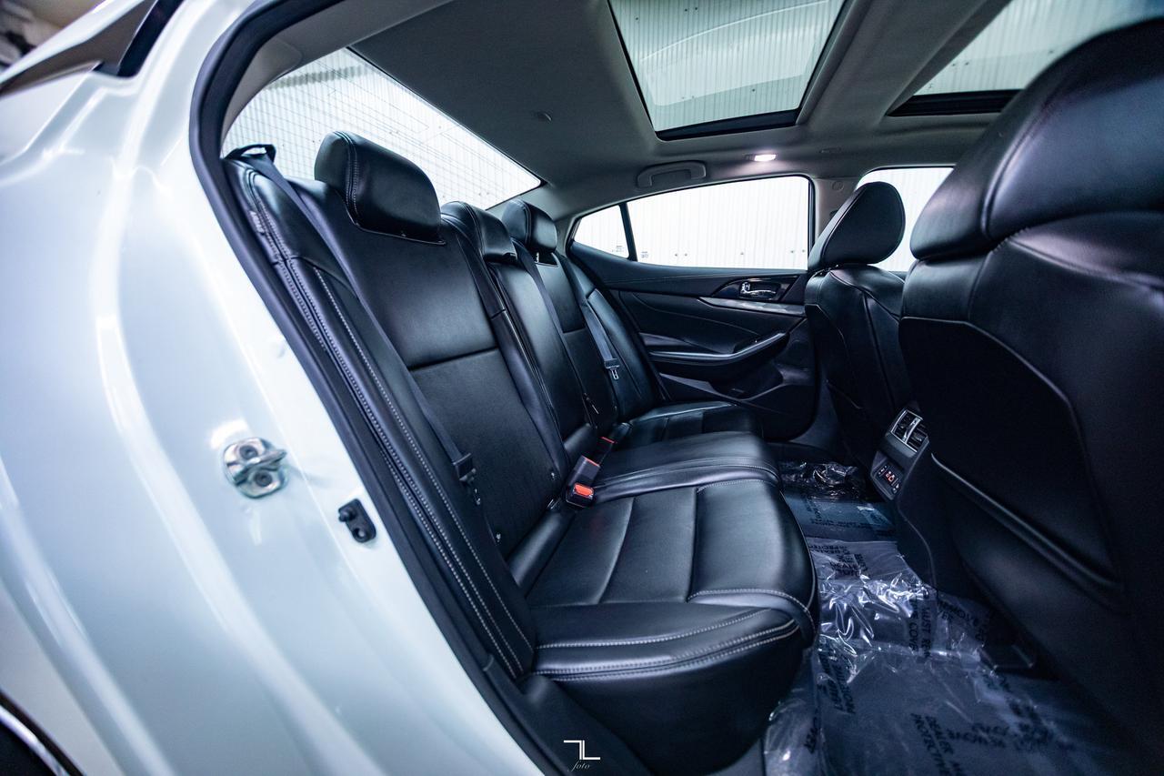 2023 Nissan Maxima SL Leather Roof Nav BCam Red Deer AB