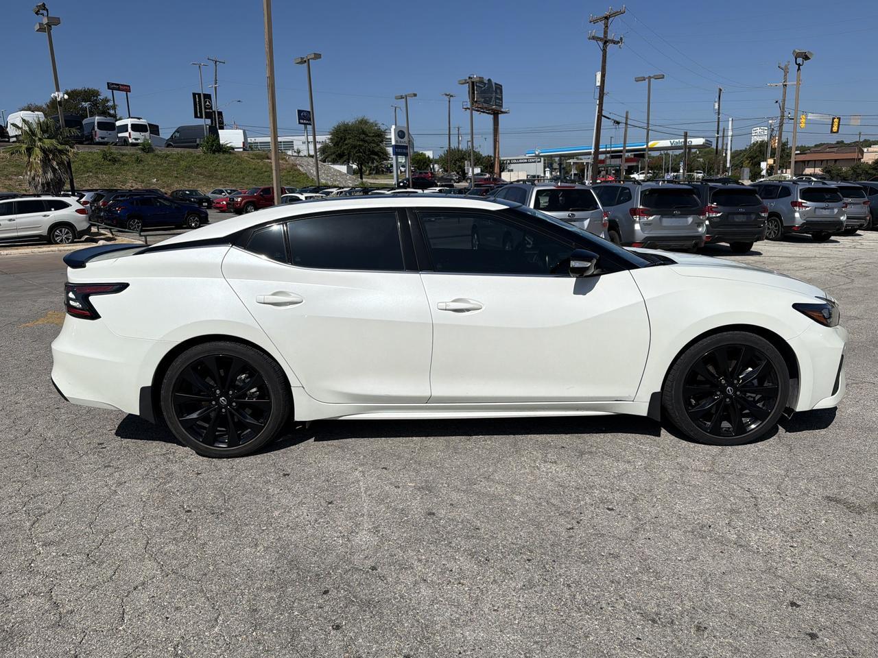 2023 Nissan Maxima SR