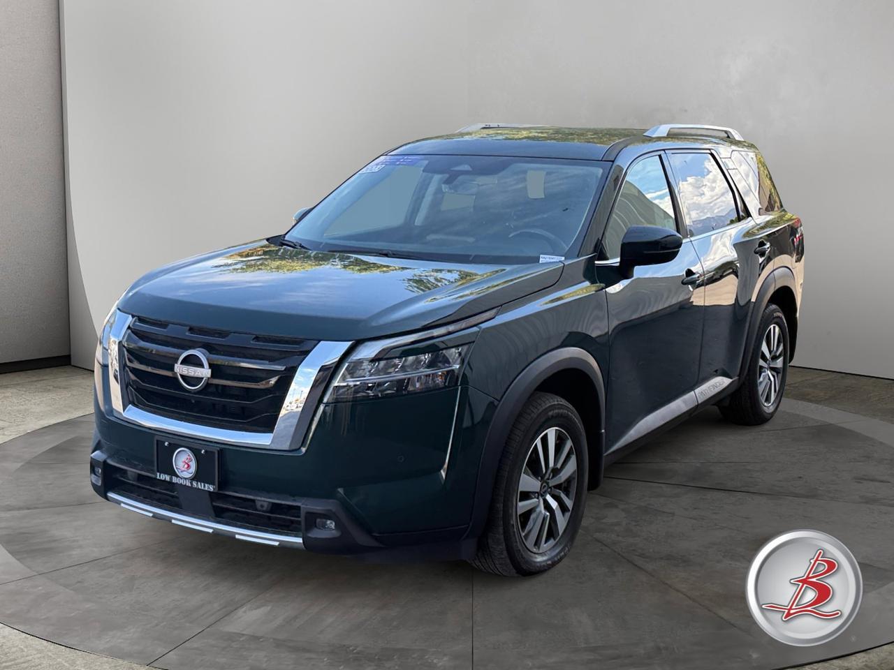 2023 Nissan PATHFINDER SL