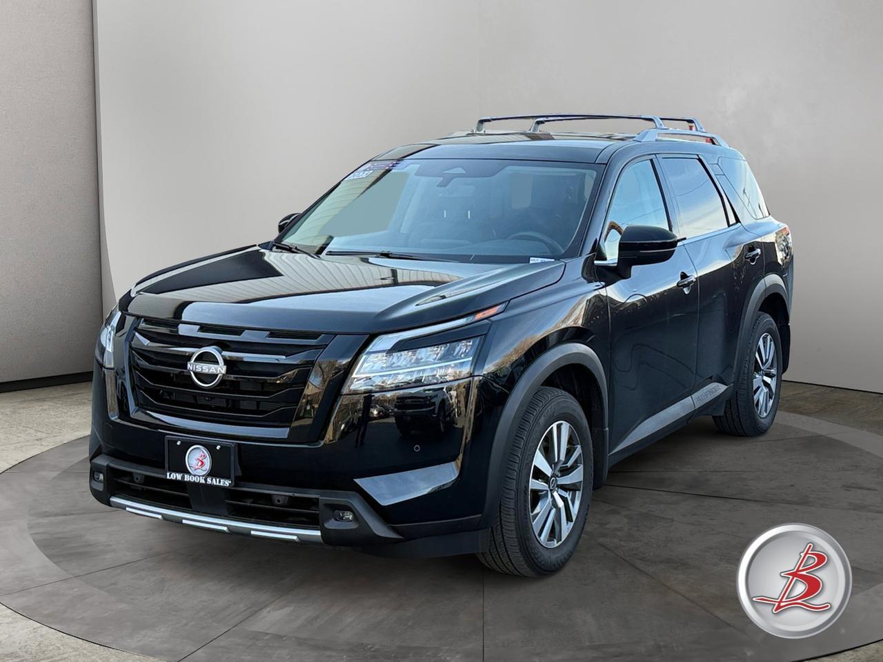 2023 Nissan PATHFINDER SL