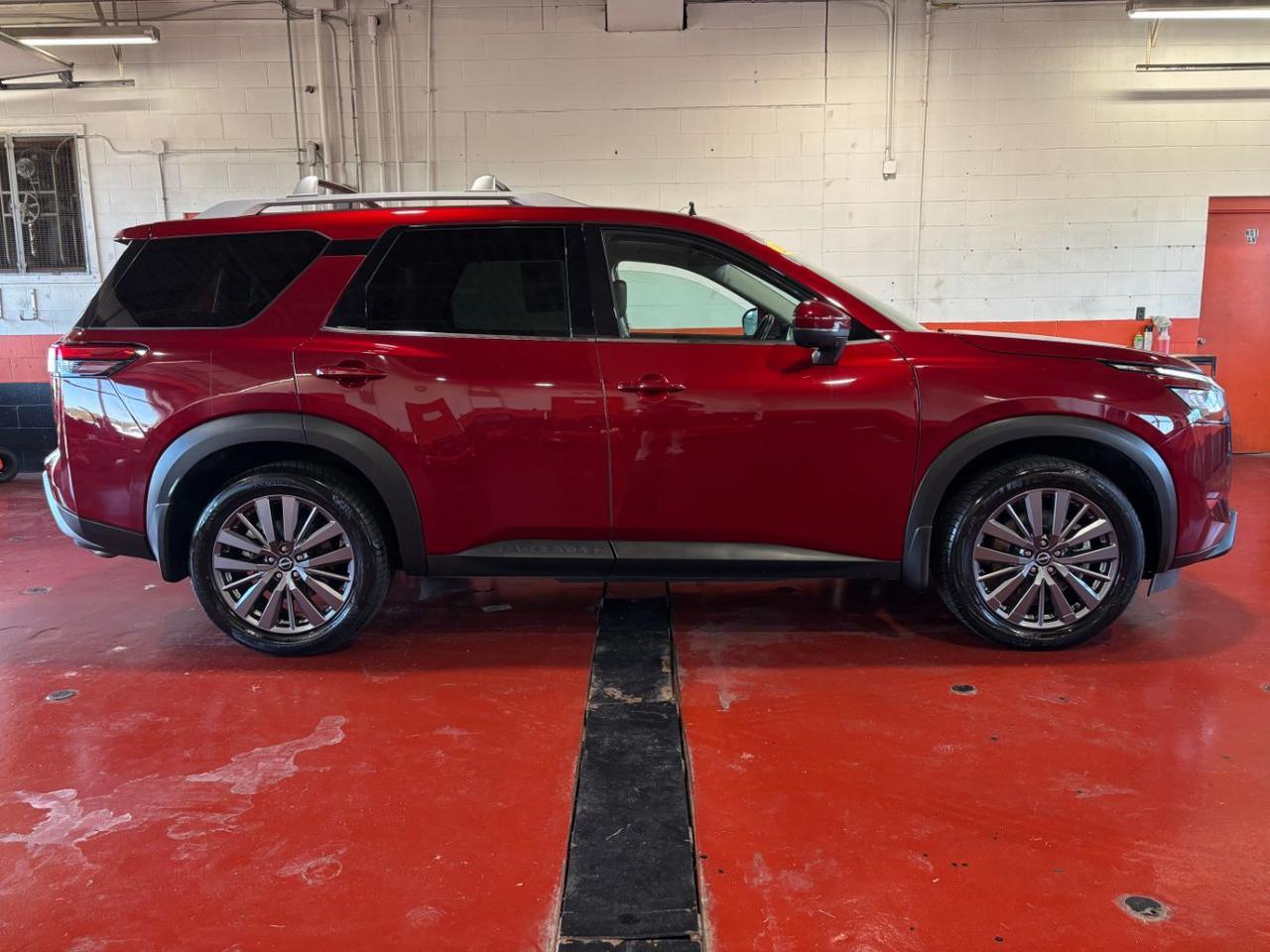 2023 Nissan Pathfinder SL 4WD