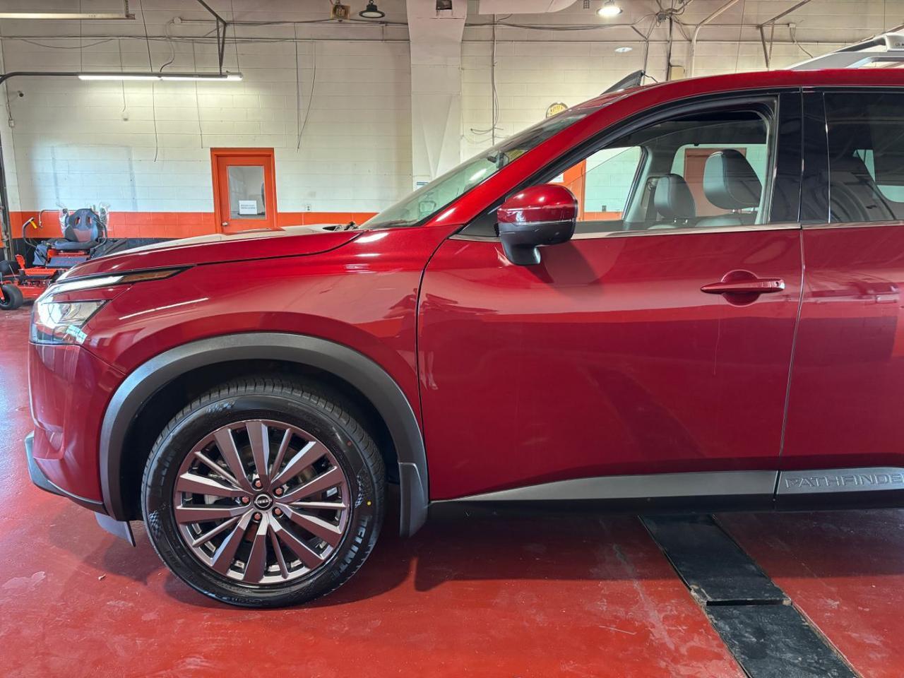 2023 Nissan Pathfinder SL 4WD Franklin OH