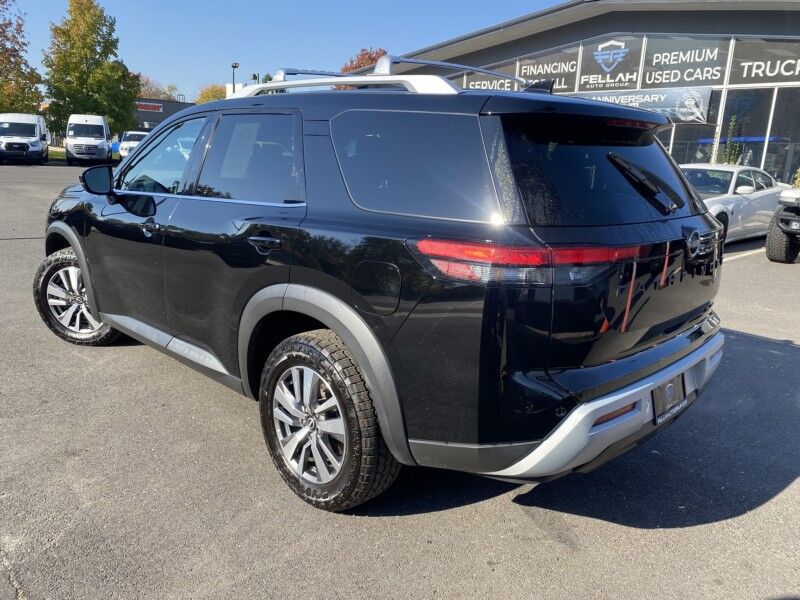 2023 Nissan Pathfinder SL