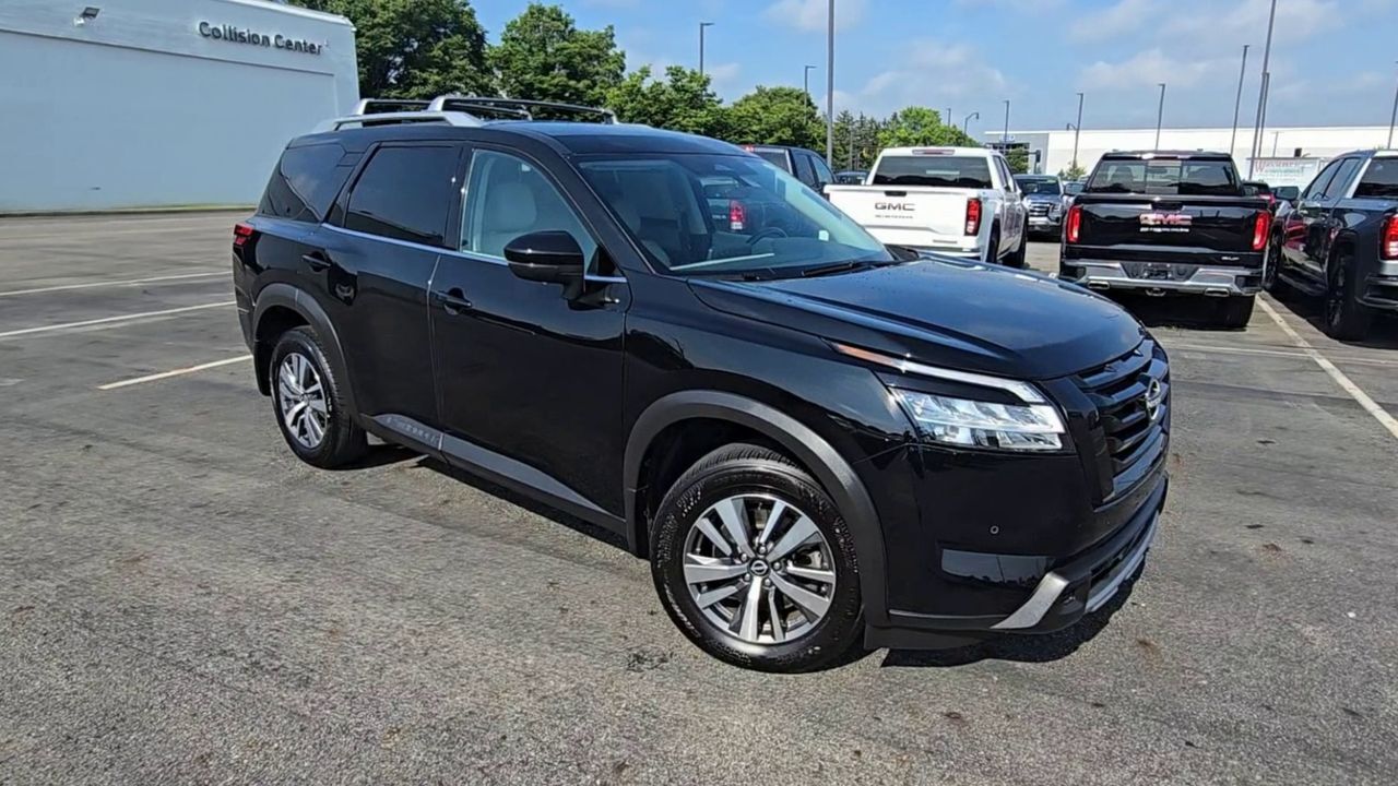 2023 Nissan Pathfinder SL