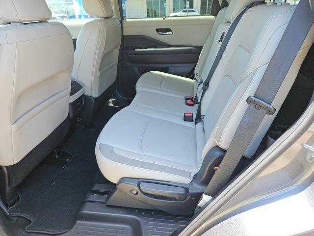 2023 Nissan Pathfinder SL Hurst TX