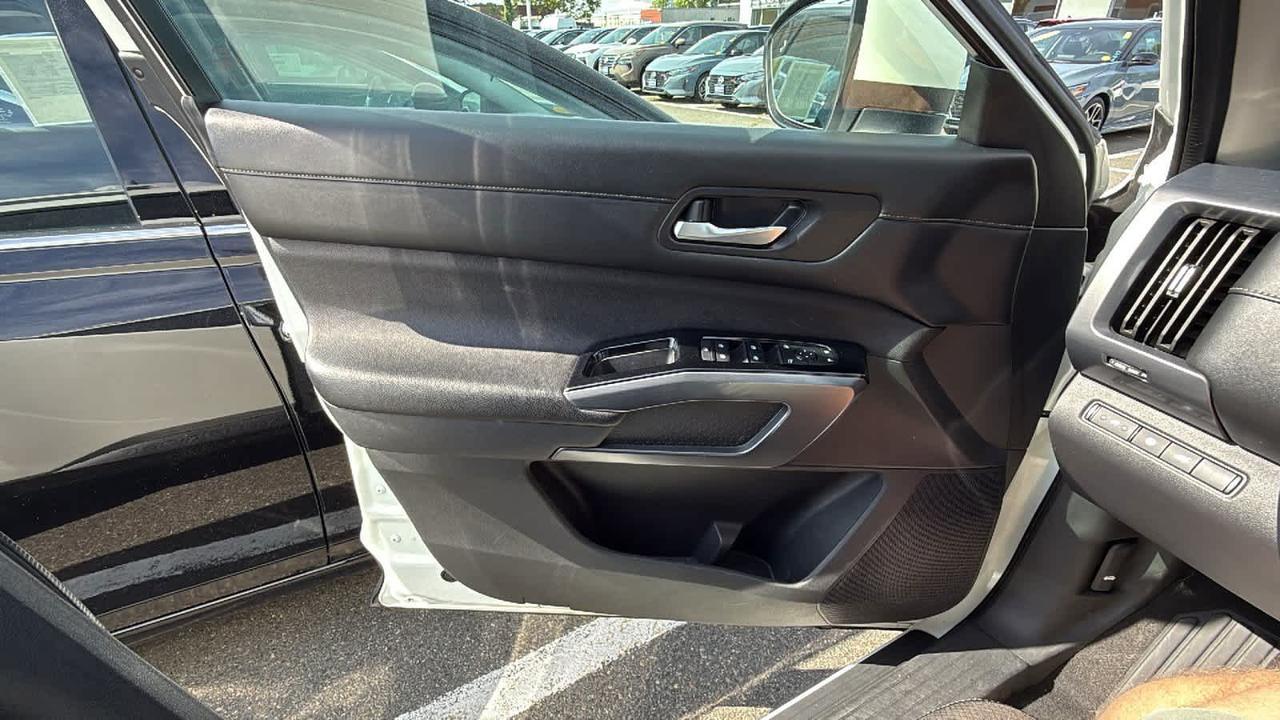 2023 Nissan Pathfinder SL Medford MA