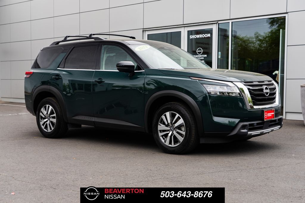 2023 Nissan Pathfinder SL