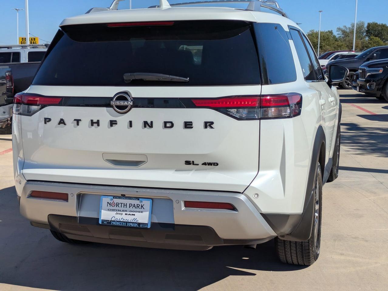 2023 Nissan Pathfinder SL