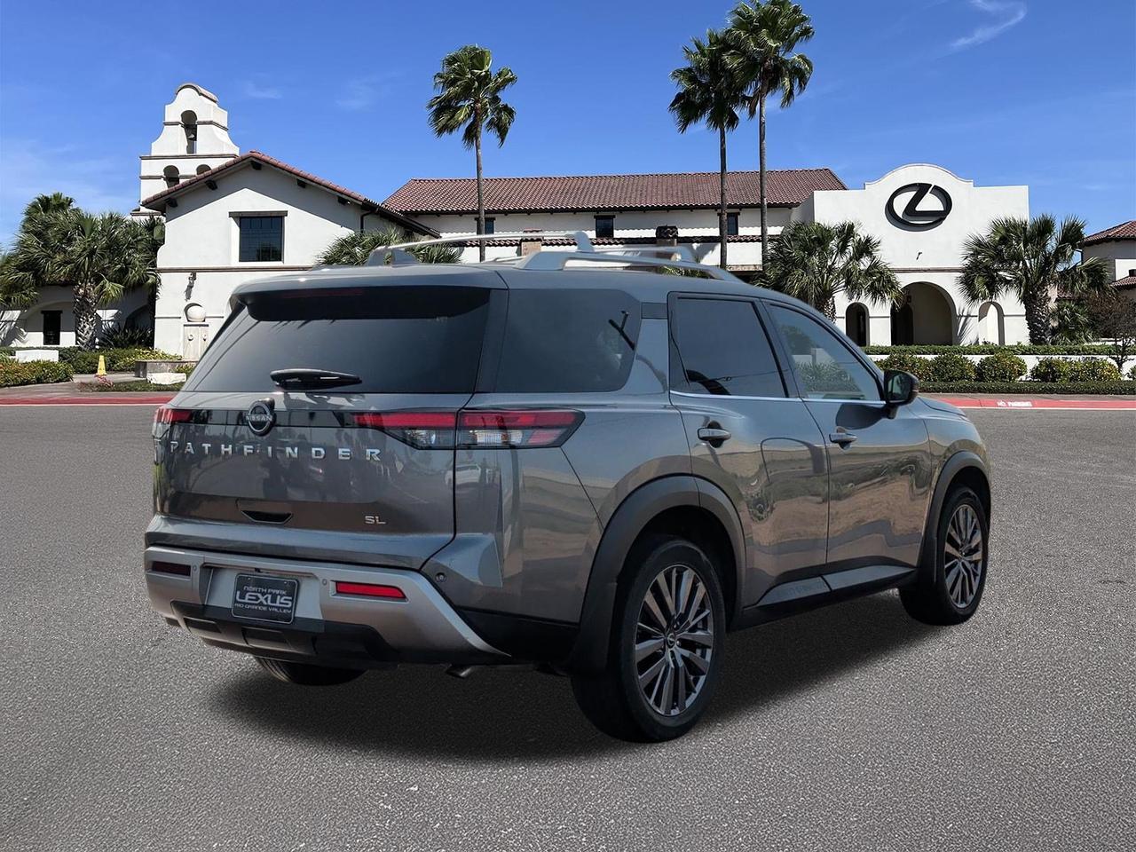 2023 Nissan Pathfinder SL