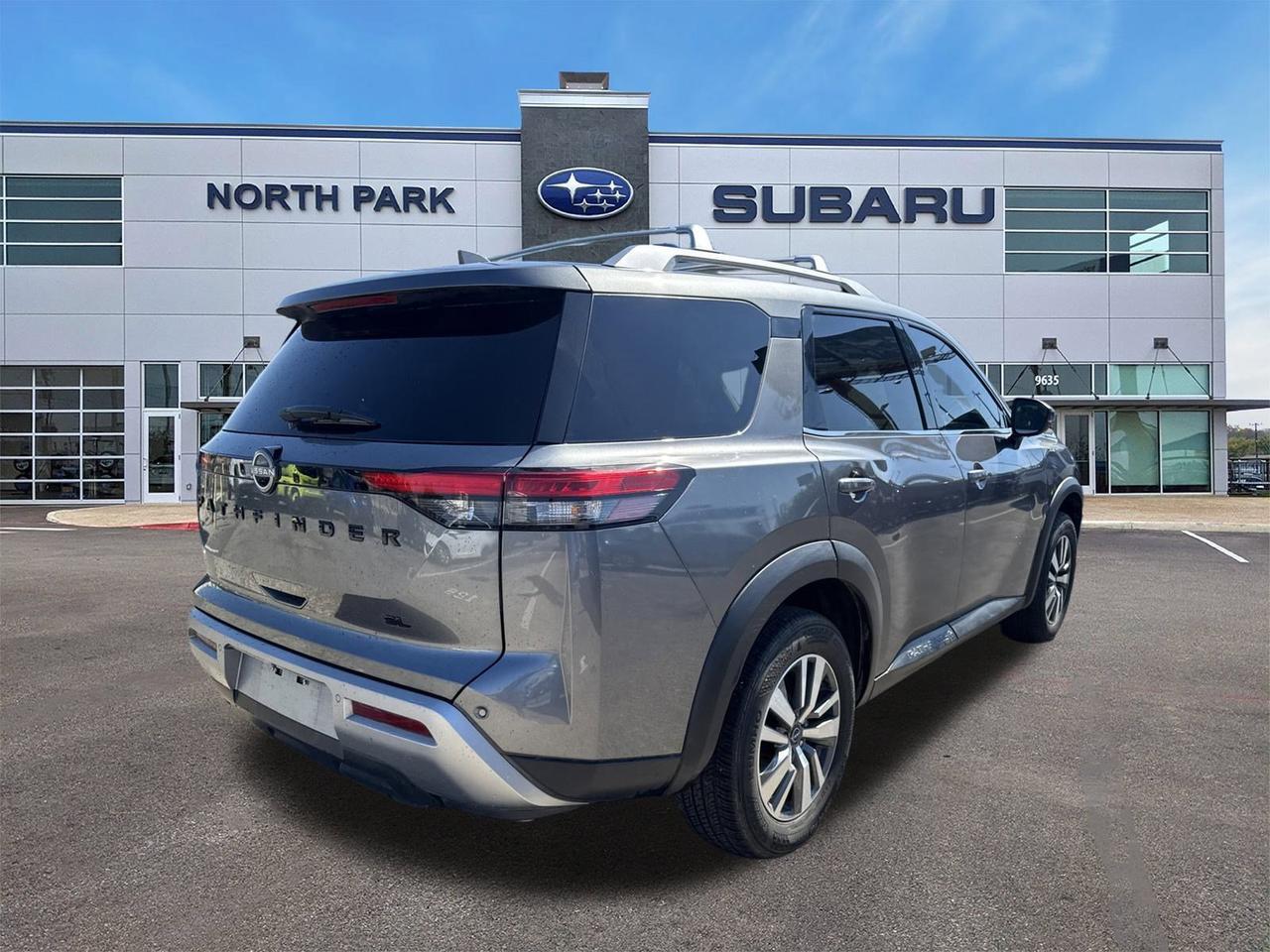 2023 Nissan Pathfinder SL