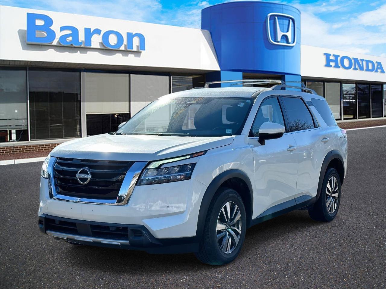 2023 Nissan Pathfinder SL